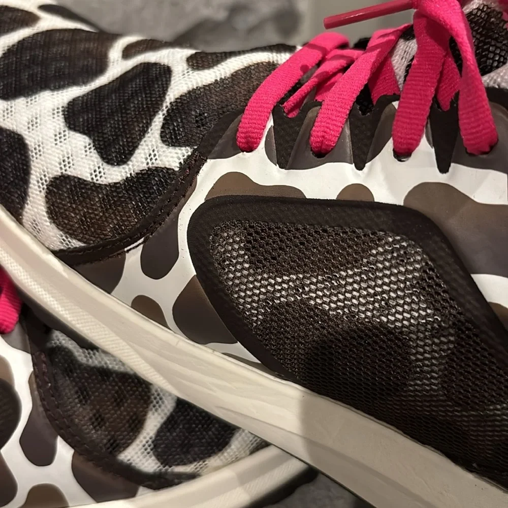 Ariat Fuse Cow Print Lightweight EVA midsole mesh & synthetic upper, rubber sole - Picture 3 of 9